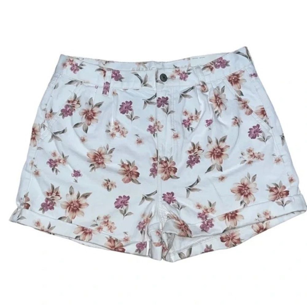 ✨ American Eagle Outfitters White Floral Print Mom Shorts✨